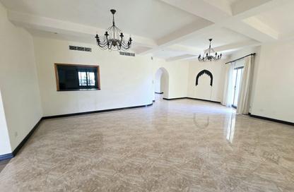 Villa - 5 Bedrooms - 5 Bathrooms for rent in Janabiya - Northern Governorate
