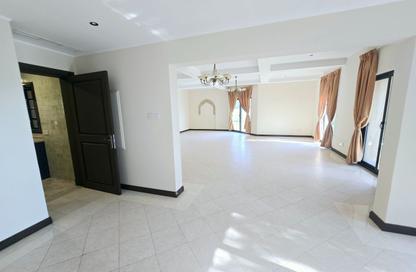 Villa - 5 Bedrooms - 5 Bathrooms for rent in Janabiya - Northern Governorate