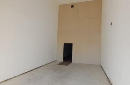 Warehouse - Studio - 2 Bathrooms for rent in Diyar Al Muharraq - Muharraq Governorate