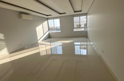 Apartment - 3 Bedrooms - 3 Bathrooms for rent in Tubli - Central Governorate
