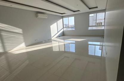 Apartment - 3 Bedrooms - 3 Bathrooms for rent in Tubli - Central Governorate