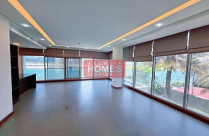 Apartment - 2 Bedrooms - 4 Bathrooms for rent in Reef Island - Capital Governorate
