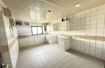 Apartment - 3 Bedrooms - 3 Bathrooms for rent in Isa Town - Central Governorate