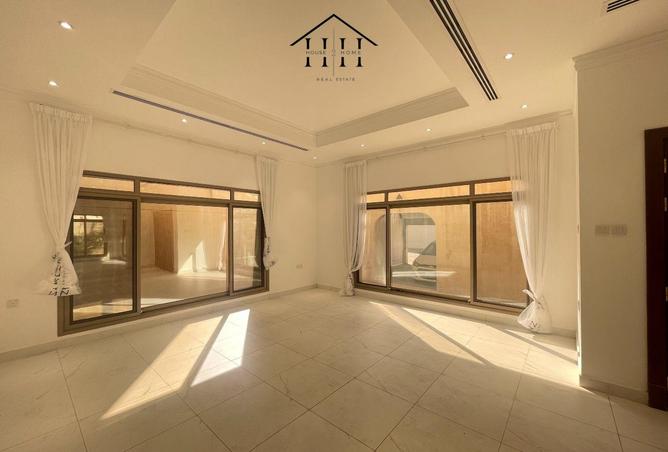 987899 - Property Image 2