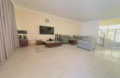 Villa - 3 - 4 for rent in Al Juffair - Capital Governorate