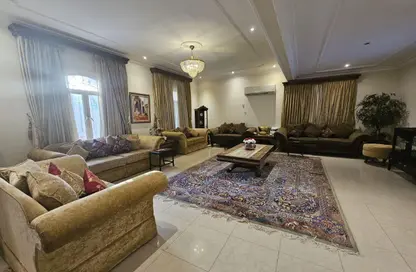 فيلا - 5 غرف نوم - 4 حمامات للبيع في الجنبية - المحافظة الشمالية