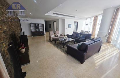 Apartment - 3 Bedrooms - 4 Bathrooms for rent in Al Juffair - Capital Governorate