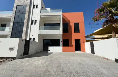 Whole Building - Studio - 4 Bathrooms for rent in Saar - Northern Governorate