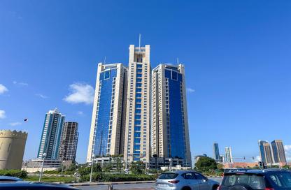 Apartment - 3 Bedrooms - 4 Bathrooms for rent in Abraj Al Lulu - Manama - Capital Governorate