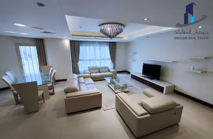 Apartment - 2 Bedrooms - 2 Bathrooms for rent in Al Juffair - Capital Governorate