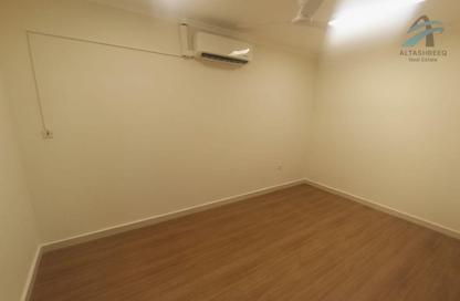 Apartment - 2 Bedrooms - 2 Bathrooms for rent in Busaiteen - Muharraq Governorate