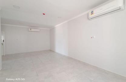 Apartment - 2 Bedrooms - 2 Bathrooms for rent in Tubli - Central Governorate