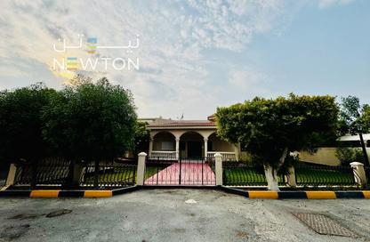 Compound - 4 Bedrooms - 5 Bathrooms for rent in Saar - Northern Governorate
