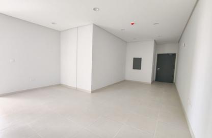 Apartment - 2 Bedrooms - 2 Bathrooms for rent in Busaiteen - Muharraq Governorate