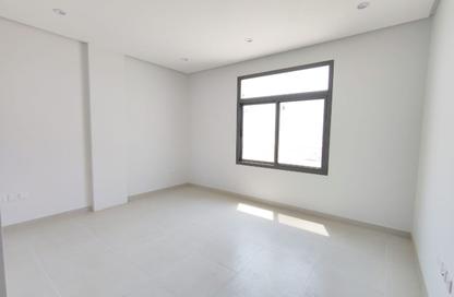 Apartment - 2 Bedrooms - 2 Bathrooms for rent in Busaiteen - Muharraq Governorate