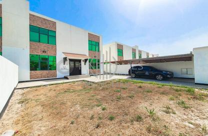 Villa - 4 - 4 for rent in Sanad - Central Governorate