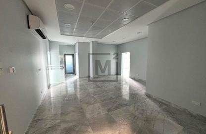 Office Space - 3 Bedrooms - 2 Bathrooms for rent in Jidhafs - Northern Governorate