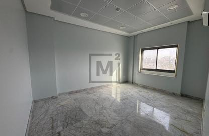 Office Space - 3 Bedrooms - 2 Bathrooms for rent in Jidhafs - Northern Governorate