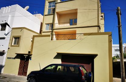عمارة بالكامل - 7+ - 7 للبيع في المحرق - المحرق