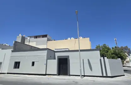 Villa - 4 Bedrooms - 4 Bathrooms for sale in Isa Town - Central Governorate