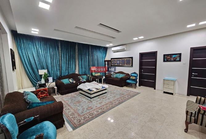 990787 - Property Image 2