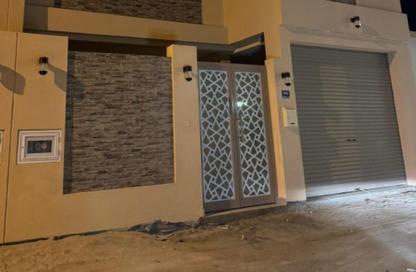 Villa - 5 Bedrooms - 6 Bathrooms for sale in Busaiteen - Muharraq Governorate