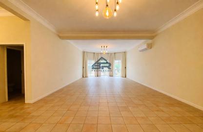 Compound - 3 Bedrooms - 2 Bathrooms for rent in Janabiya - Northern Governorate