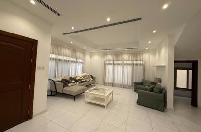 Villa - 4 Bedrooms - 6 Bathrooms for rent in Saar - Northern Governorate