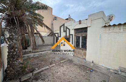 Villa - 4 Bedrooms - 3 Bathrooms for sale in Isa Town - Central Governorate