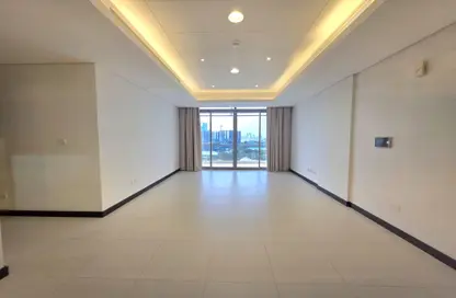 Apartment - 3 Bedrooms - 3 Bathrooms for rent in Reef Island - Capital Governorate