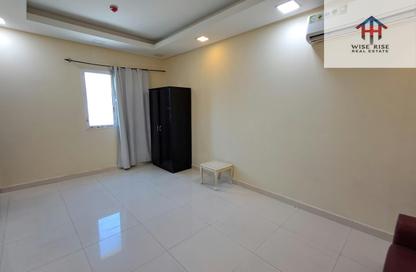 Apartment - Studio - 2 Bathrooms for rent in Exhibition Road - Hoora - Capital Governorate