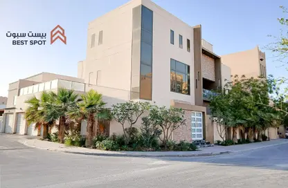 Villa - 5 Bedrooms - 7 Bathrooms for sale in Hamad Town - Northern Governorate