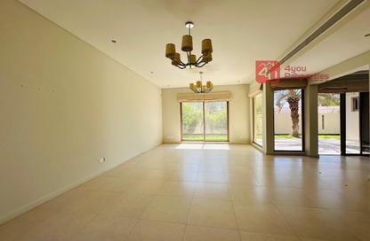Villa - 4 Bedrooms - 4 Bathrooms for rent in Janabiya - Northern Governorate