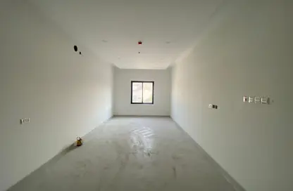 مكتب - 2 غرف نوم - 2 حمامات للايجار في سار - المحافظة الشمالية