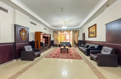 Apartment - 3 Bedrooms - 3 Bathrooms for rent in Al Juffair - Capital Governorate