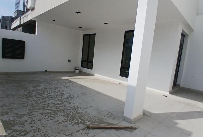 990362 - Property Image 2