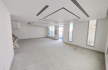 Villa - 4 Bedrooms - 5 Bathrooms for sale in Karzakkan - Northern Governorate