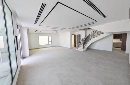 Villa - 4 Bedrooms - 5 Bathrooms for sale in Karzakkan - Northern Governorate