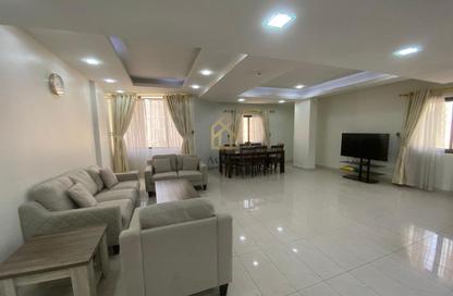 Apartment - 3 Bedrooms - 3 Bathrooms for rent in Segaya - Manama - Capital Governorate