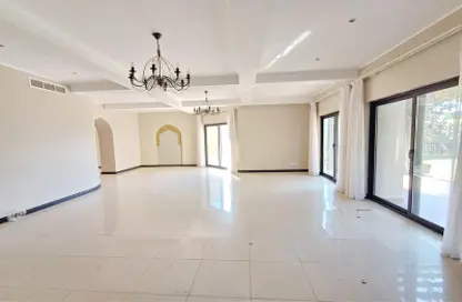 فيلا - 5 غرف نوم - 6 حمامات للايجار في الجنبية - المحافظة الشمالية