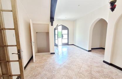 Villa - 5 Bedrooms - 6 Bathrooms for rent in Janabiya - Northern Governorate
