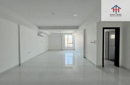 Apartment - 2 Bedrooms - 2 Bathrooms for rent in Salmaniya - Manama - Capital Governorate