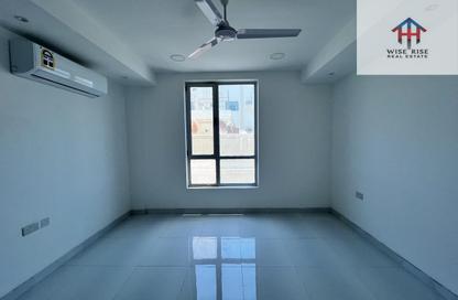 Apartment - 2 Bedrooms - 2 Bathrooms for rent in Salmaniya - Manama - Capital Governorate