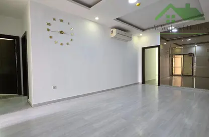 شقة - 3 غرف نوم - 4 حمامات للايجار في الحد - المحرق