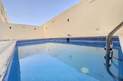 فيلا - 4 غرف نوم - 5 حمامات للايجار في الجنبية - المحافظة الشمالية