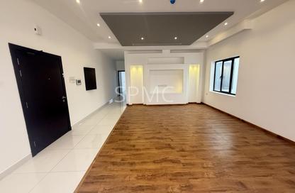 Apartment - 4 Bedrooms - 4 Bathrooms for rent in Tubli - Central Governorate Apartment - 4 Bedrooms - 4 Bathrooms for rent in Tubli - Central Governorate