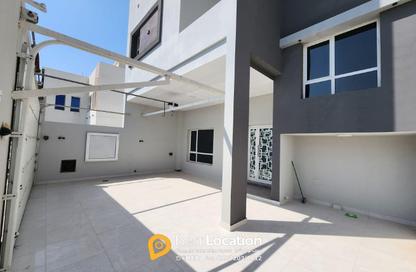 Villa - 4 Bedrooms - 5 Bathrooms for sale in Karzakkan - Northern Governorate