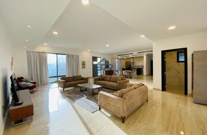 Compound - 4 Bedrooms - 4 Bathrooms for rent in Saar - Northern Governorate