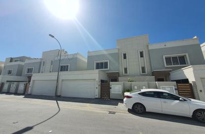 Villa - 3 - 5 for sale in Muharraq - Muharraq Governorate