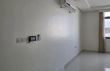 Apartment - 3 Bedrooms - 3 Bathrooms for rent in Hidd - Muharraq Governorate